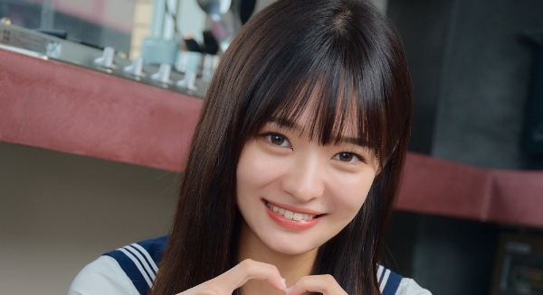 雪乃のあ 黒ストッキングなセーラー服画像3