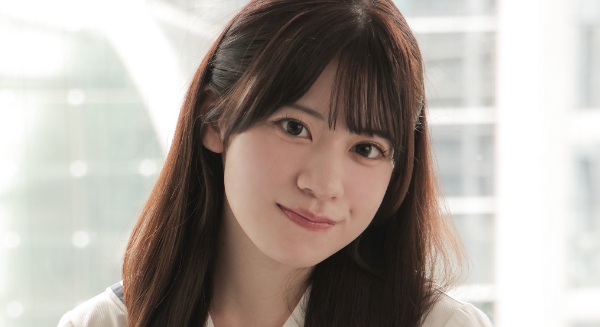 榎本みらの 紺色ハイソックスなセーラー服画像