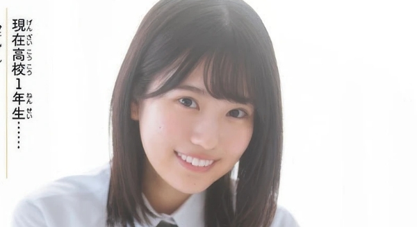 増田三莉音 紺色ソックスなプリスカ制服画像