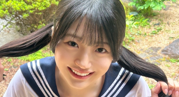 輝星きら 紺色スカーフのセーラー服画像