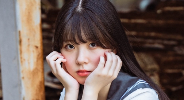 日下部まゆ 白ソックスなセーラー服画像