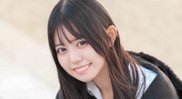 清水りあ 黒タイツのチェック柄プリスカ制服画像