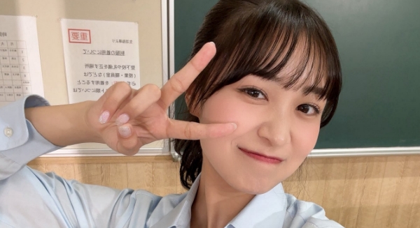 溝端葵 紺色ソックスなプリスカ制服画像