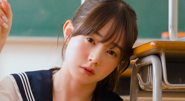 近衛りこ 紺色ハイソックスなセーラー服画像