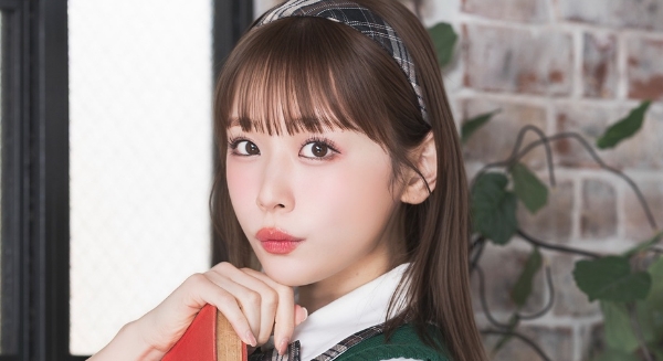 末永みゆ ベストとニーハイのプリスカ制服画像