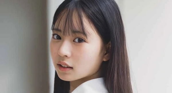 奥村桃夏 紺色ソックスなセーラー服画像