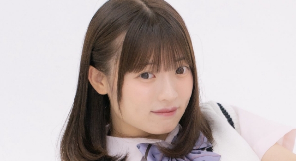 百瀬せいな 紺色ソックスなプリスカ制服画像