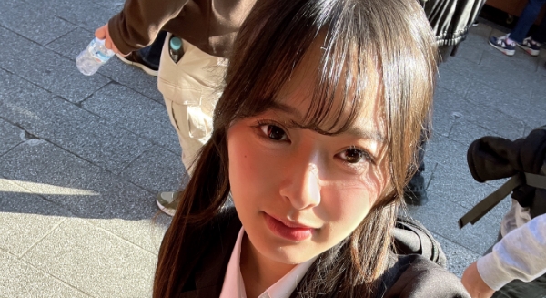 花守夏歩 紺色ソックスなプリスカ制服画像