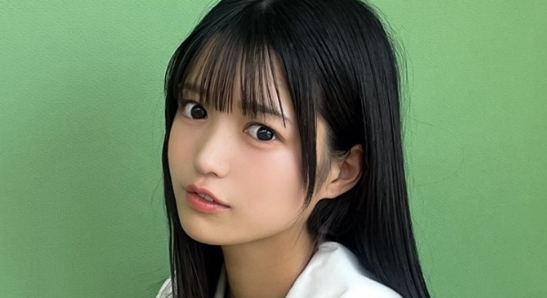 赤間四季 紺色ソックスなセーラー服画像