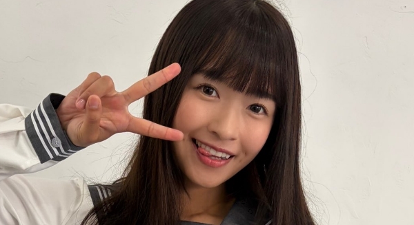 百川晴香 紺色ハイソックスなセーラー服画像2