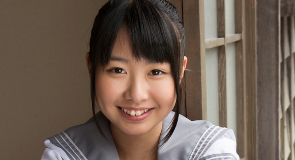 源結菜 白ハイソックスなセーラー服画像2