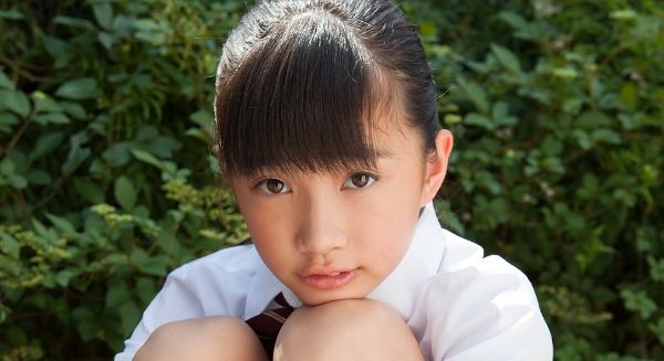 黒宮れい 白ソックスなプリスカ制服画像2