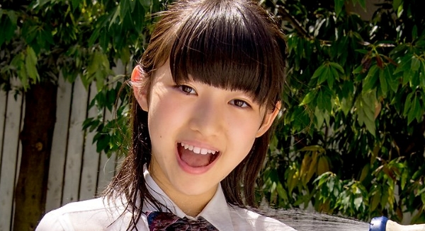 沢村りさ 黒ニーハイなプリスカ制服画像