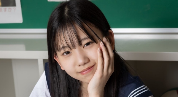 長野らら 白ソックスなセーラー服画像