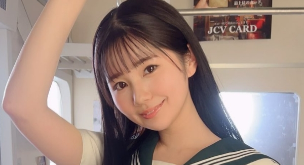 純白彩永 紺色スカーフの白セーラー服画像