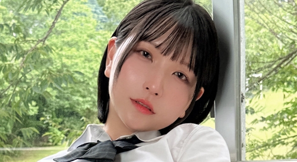 あまつまりな 紺色ソックスなプリスカ制服画像