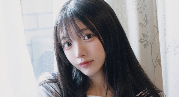 瀬戸りつ 真っ白な素足のセーラー服画像