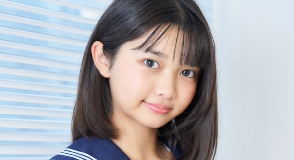 はしもとえま 白ハイソックスなセーラー服画像