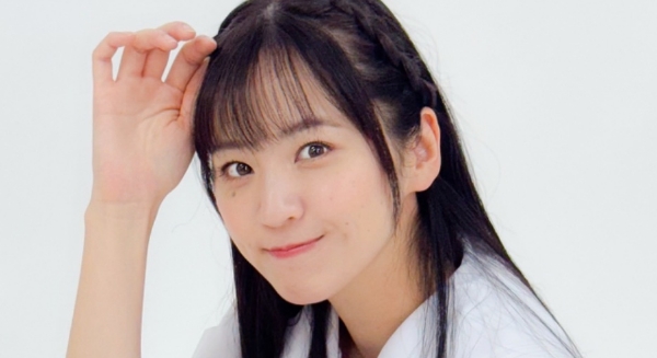 船岡咲 紺色ハイソックスなセーラー服画像