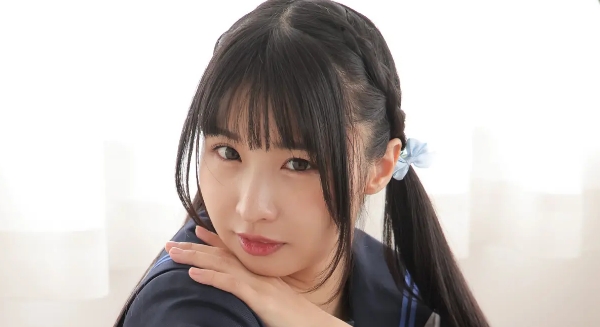 夏目みさこ 白ハイソックスなセーラー服画像2