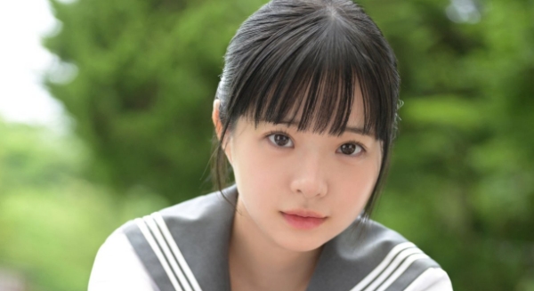 井上もも 白ソックスなセーラー服画像