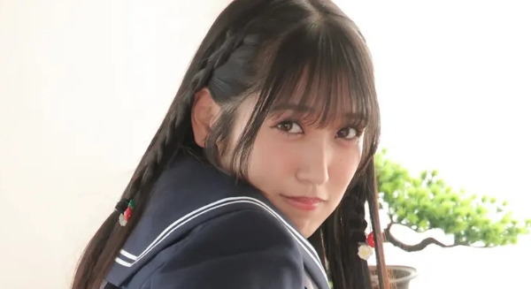 西緒りり 白ハイソックスなセーラー服画像