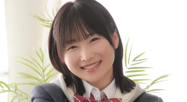 夏木のぞみ 紺色ハイソックスなブレザー制服画像