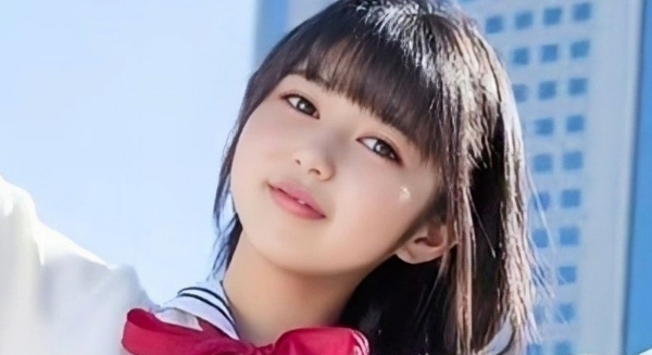 成沢理光 黒ハイソックスなセーラー服画像