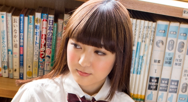 高梨あい 紺色ハイソックスなプリスカ制服画像