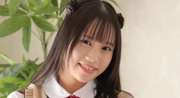 松下ひめの ルーズソックスなプリスカ制服画像