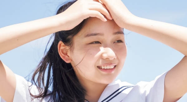 可児愛梨 紺色プリスカのセーラー服画像