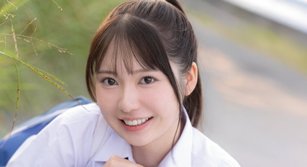 咲月ひな 白ハイソックスなプリスカ制服画像