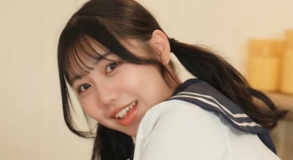 浜辺やよい 白ソックスなセーラー服画像