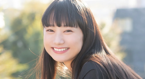 相沢菜々子 黒ソックスなセーラー服画像