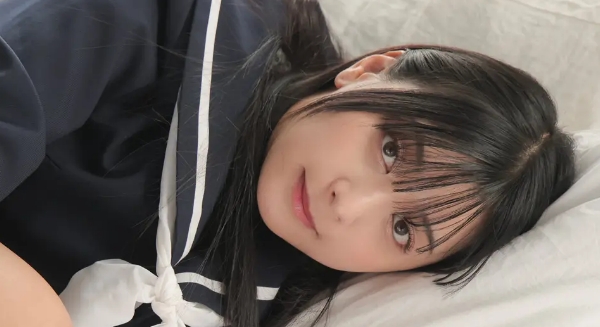 椚マイカ 白ハイソックスなセーラー服画像