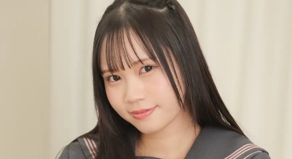 松下ひめの 白ハイソックスなセーラー服画像