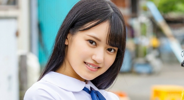 八掛うみ 青いスクールリボンのプリスカ制服画像