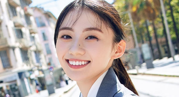 川﨑桜 白ハイソックスなブレザー制服画像