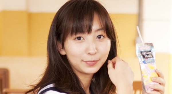 飯田里穂 白ソックスなセーラー服画像