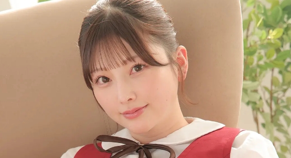 松本みいな 紺色ハイソックスなジャンスカ制服画像