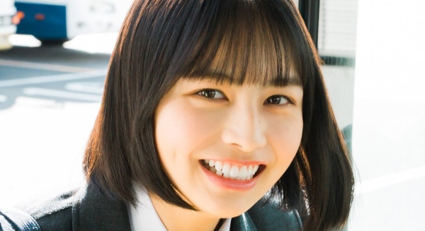 中川陽葵 リボンとブレザーの制服画像
