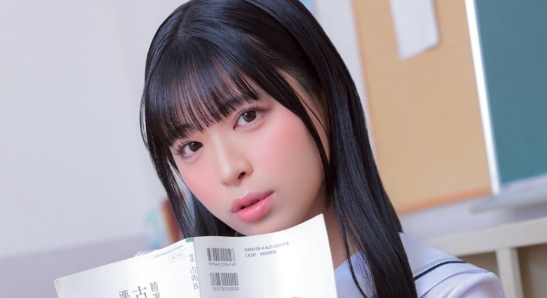 花柳杏奈 白ソックスなプリスカ制服画像