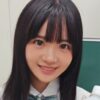 井上もも リボンとチェック柄プリスカの制服画像