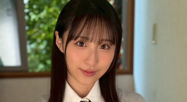 新木希空 ネクタイとプリスカの制服画像