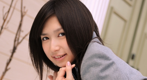 石井香織 紺色ハイソックスなブレザー制服画像