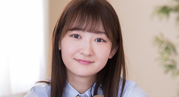 近藤あさみ 体育座りでパンチラなプリスカ制服画像