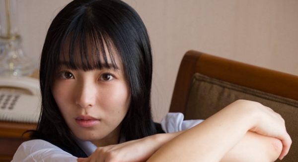 丸井桜子 紺色ハイソックスなジャンスカ制服画像2