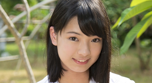 長澤遥香 紺色ハイソックスなプリスカ制服画像