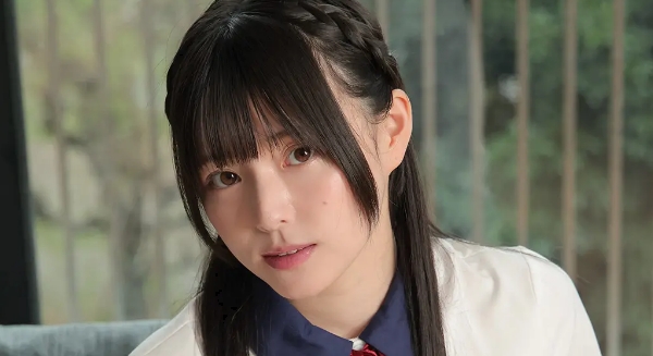 葉月つばさ 白ハイソックスな紺色プリスカ制服画像