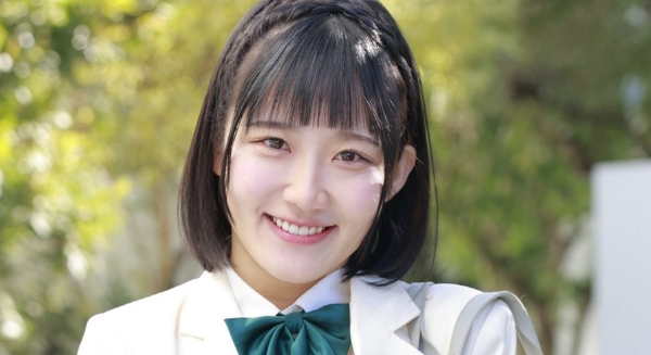明川花音 ニーハイとブレザーのプリスカ制服画像